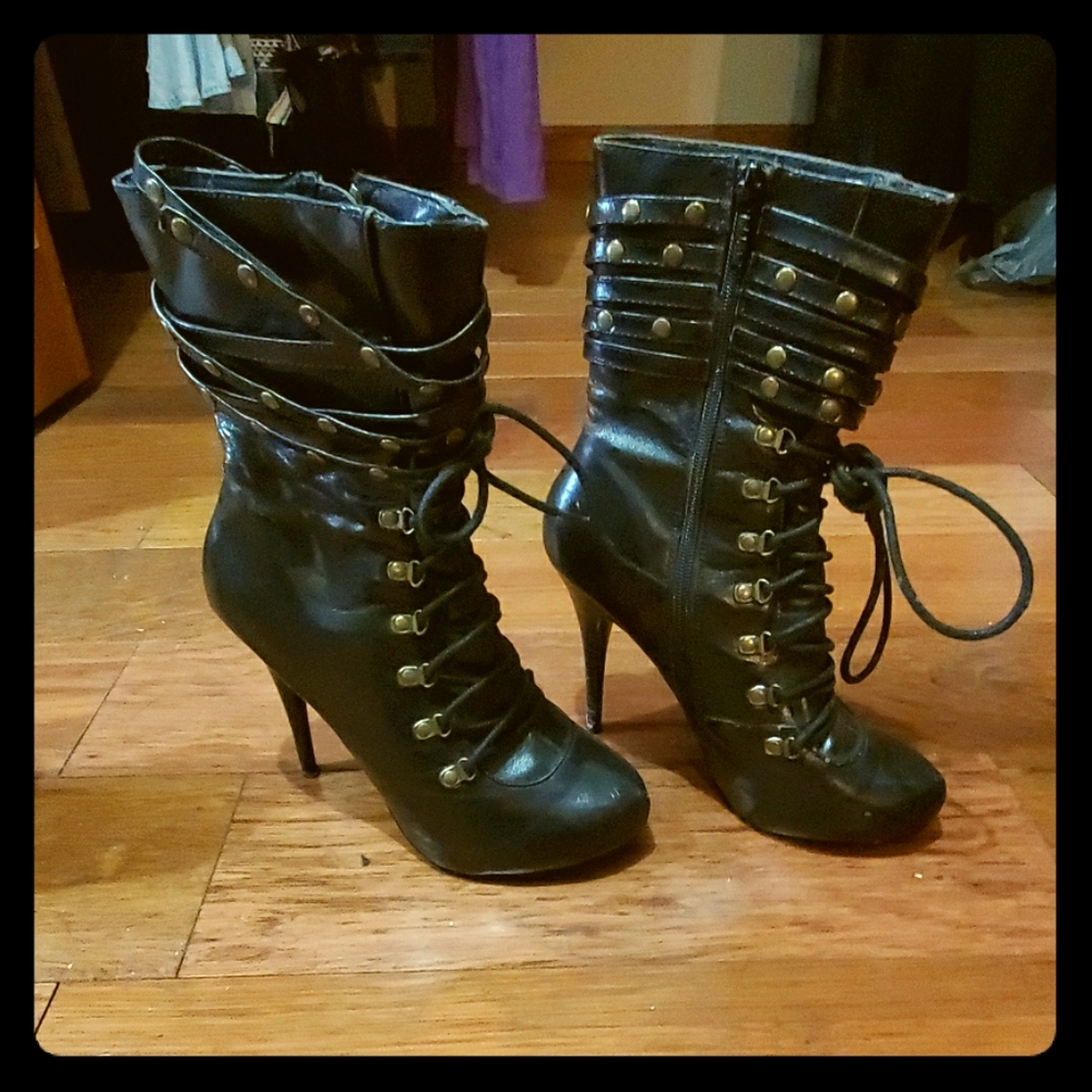 Michael Antonio, Size 6 and a half.